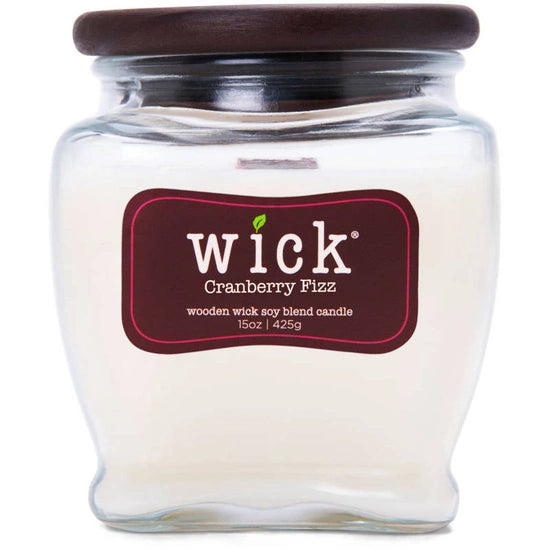 Colonial Candle - Wick Cranberry Fizz - sojablend geurkaars  425 gram - vooraanzicht kaars met houten deksel