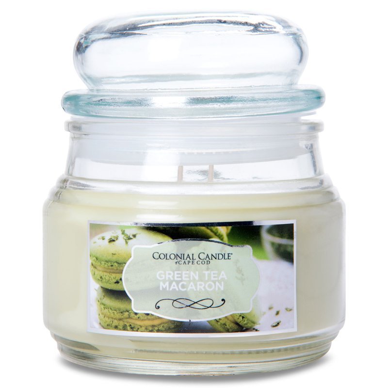 KAAARS.NL - Colonial Candle -%product_title - 8,95 - Soja geurkaars in glazen pot met stolp deksel. Heerlijk fris en zoetig met de geur van groene thee (green tea) en macarons. In een frisse groene kleur.