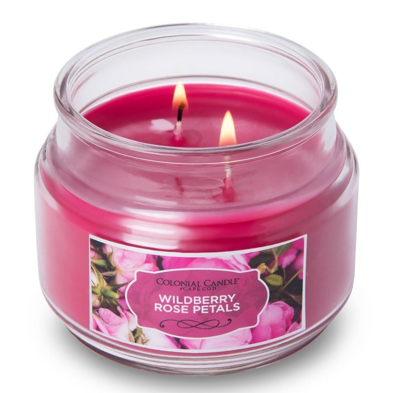 KAAARS.NL - Colonial Candle -%product_title - 8,95 - Soja geurkaars in glazen pot met stolp deksel. Zoet en fruitig, met een klein zuurtje en een bloemige toon. Een traditionele geur. Goede kaars voor de lente, zomer en herfst.Brandende soja geurkaars